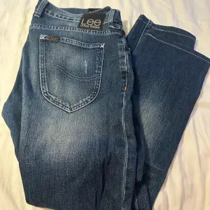ett par lee och g-star jeans! lee är köpta i thailand och g-star är begagnade lee = stl M, 400kr g-star = stl XS, 430kr