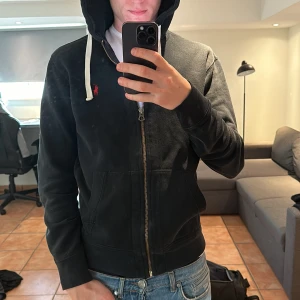 Ralph lauren zip - Laidback Ralph lauren zip som passar perfekt till sommarkvällar Vid frågor är de bara att skriva🤝