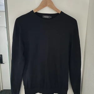 Dressman Stickad tröja - Finstickad tröja i storlek S från Dressman. Inga defekter. I bra skick. 100%bomull