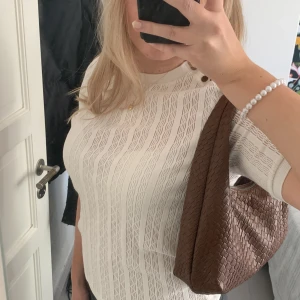 Vit T-shirt  - Superfin T-shirt med mönster💗