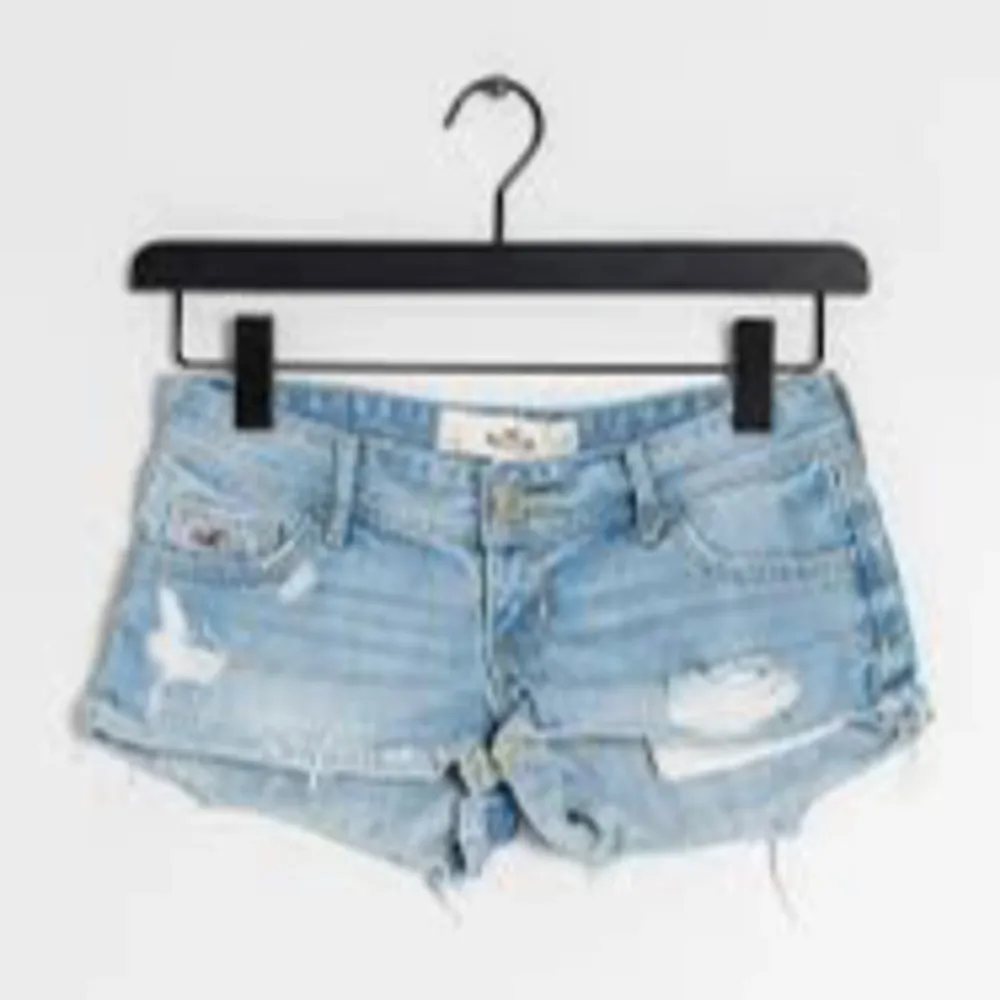 SÖKER hollister jeans shorts i vilken färg som helst, storlek S/M  /38/ W 28-29 ☀️ pris får diskuteras beroende på skick ❤️ LOW WAIST MODELLEN BARA ⭐️⭐️. Shorts.