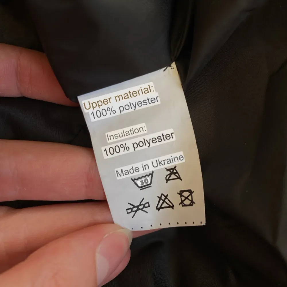 Jacket’s material is 100% polyester Almost new, hasn’t been worn much . Jackor.