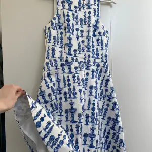 Superfin klänning som tappat storlekslappen men skulle säga 36