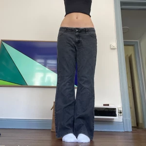 Lågmidjade jeans - Jättenajs men för korta för mig💔 väldigt sköna, Midjelängd 42cm, innerbenslängd 72cm