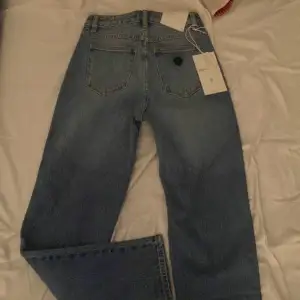 Abrand Jeans, helt oanvända och prislappen är kvar. Storlek 25/AU7 (A’ 94 High Slim). Köptes men va för små och hann inte lämna tillbaka.  Pris kan diskuteras vid en snabb affär. 