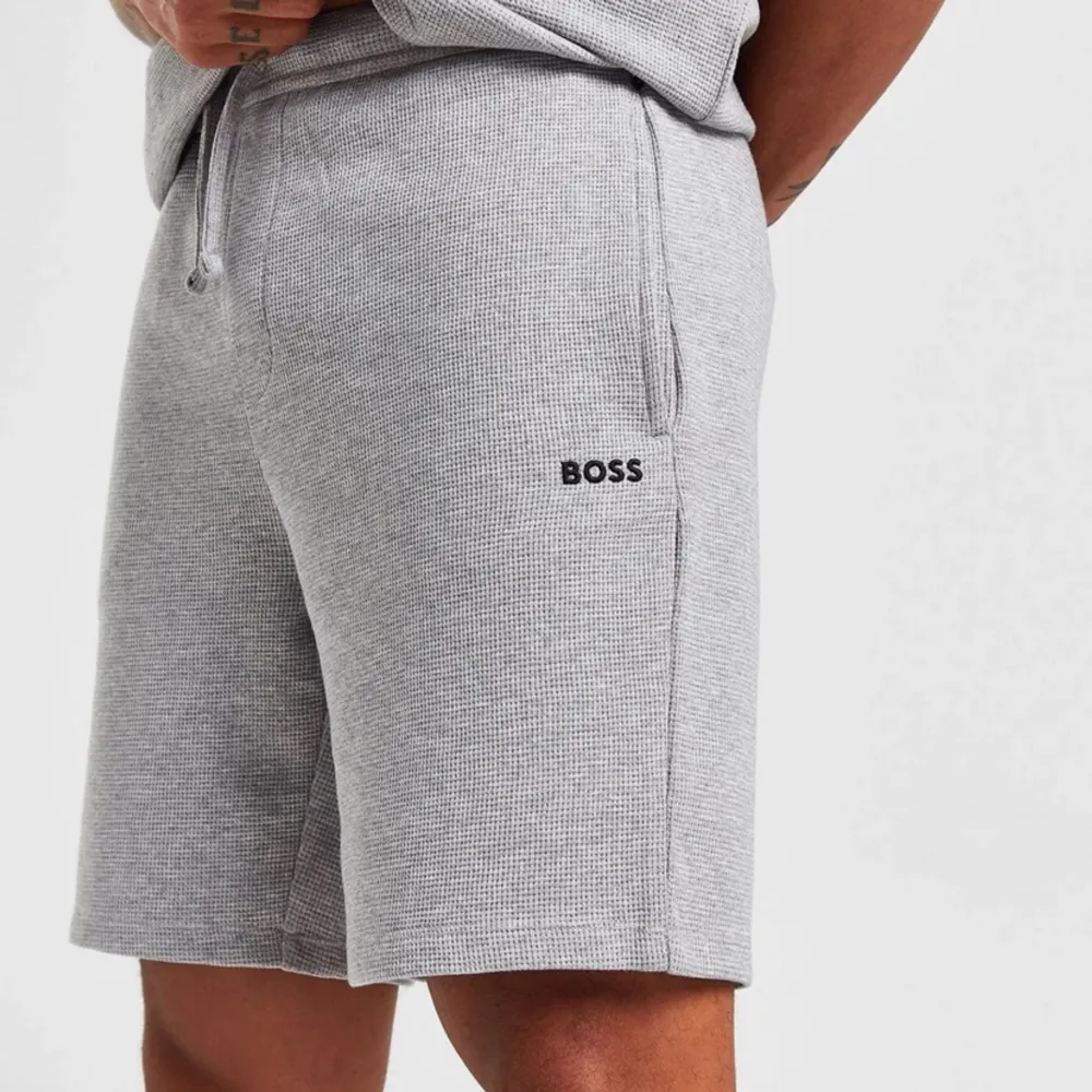 säljer dessa jätte fina Hugo  boss shorts oöppnade  från JD sports i storlek S då det skulle varit en present och hann inte skicka tillbaka! Slutsålda på hemsidan!☺️. Shorts.