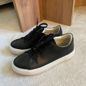 Sneaky steve Moore W black - Som nyskick, endast använda en gång!! Nypris 1499kr