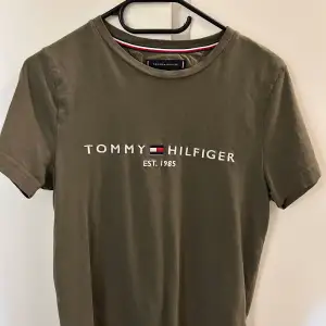 Tommy hilfiger t-shirt. Storlek xs. Knappt använd 