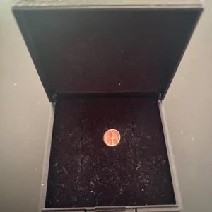 Rosa/guldigt pieceörhänge - Rosa och guldigt  1st 