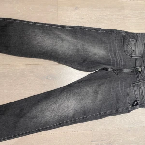 Replay anbass jeans - Säljer mina replay jeans som är för stora. Bara testade .Ny pris 1500. Mitt pris 1000. Skick 10/10