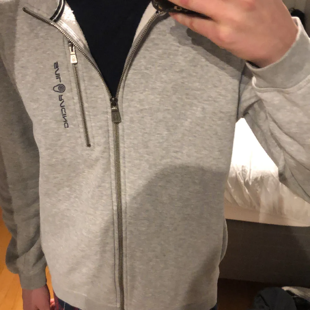 Säljer den här för ja it använder den kom dm för frågor eller nåt byte . Hoodies.