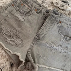Ripped denim grey hot short w/worn tears - Ripped denim grey hot short w/worn tears. Xxs. 