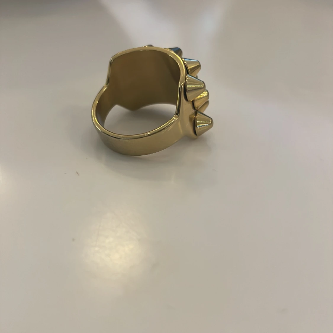 säljer min edblad ring  - 90