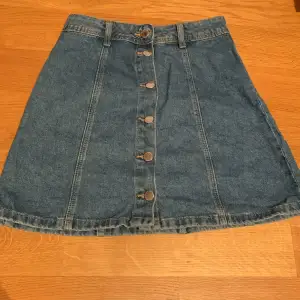 Jeans kjol från H&M med knappar💗