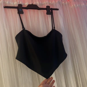 Bik Bok linne - Hej❣️ Säljer detta linnet från Bik Bok som är för litet på mig. Strl xs och linnet är i nytt skick, aldrig använt linnet mer än att ha testat det. Står ej för frakt/kan även mötas upp (Värmland). 