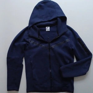 Nike tech blå - Blå nike tech i storlek XS och bra skick.