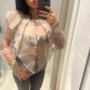 Super snygg mesh blus - Storlek 38 passar även S