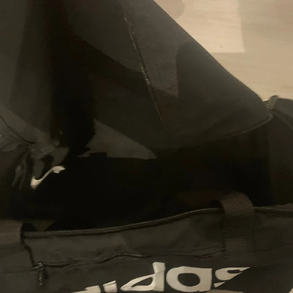 Fin rymlig väska från adidas i mycket bra skick  - 90