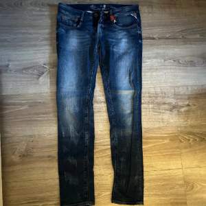 Här är mina replay Jeans som var lite för små för min stil. Dem är prisvärda. 