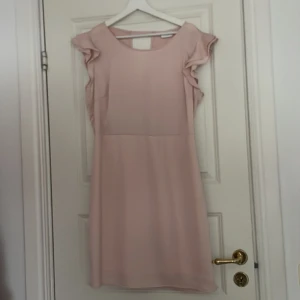 Klänning - Ljusrosa gullig klänning från Vila. Storlek 42 