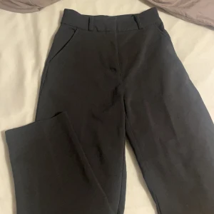 Kostymbyxor  - Passar en xs/s
