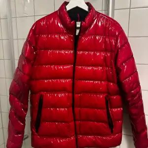 Knappt använd moncler jacka 🧥. Size 4! 