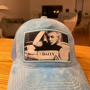 Valvet keps - Säljer min keps billigt inget fel på den