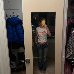 Fin tröja från &otherstories - Sitter snyggt och funkar som lite finare tröja men också till vardags! Skrynklig i bilden men är inte det i vanliga fall! Inga fläckar