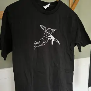 Cool t-shirt från OneOfOne i strl M. Finns inte längre att köpa 