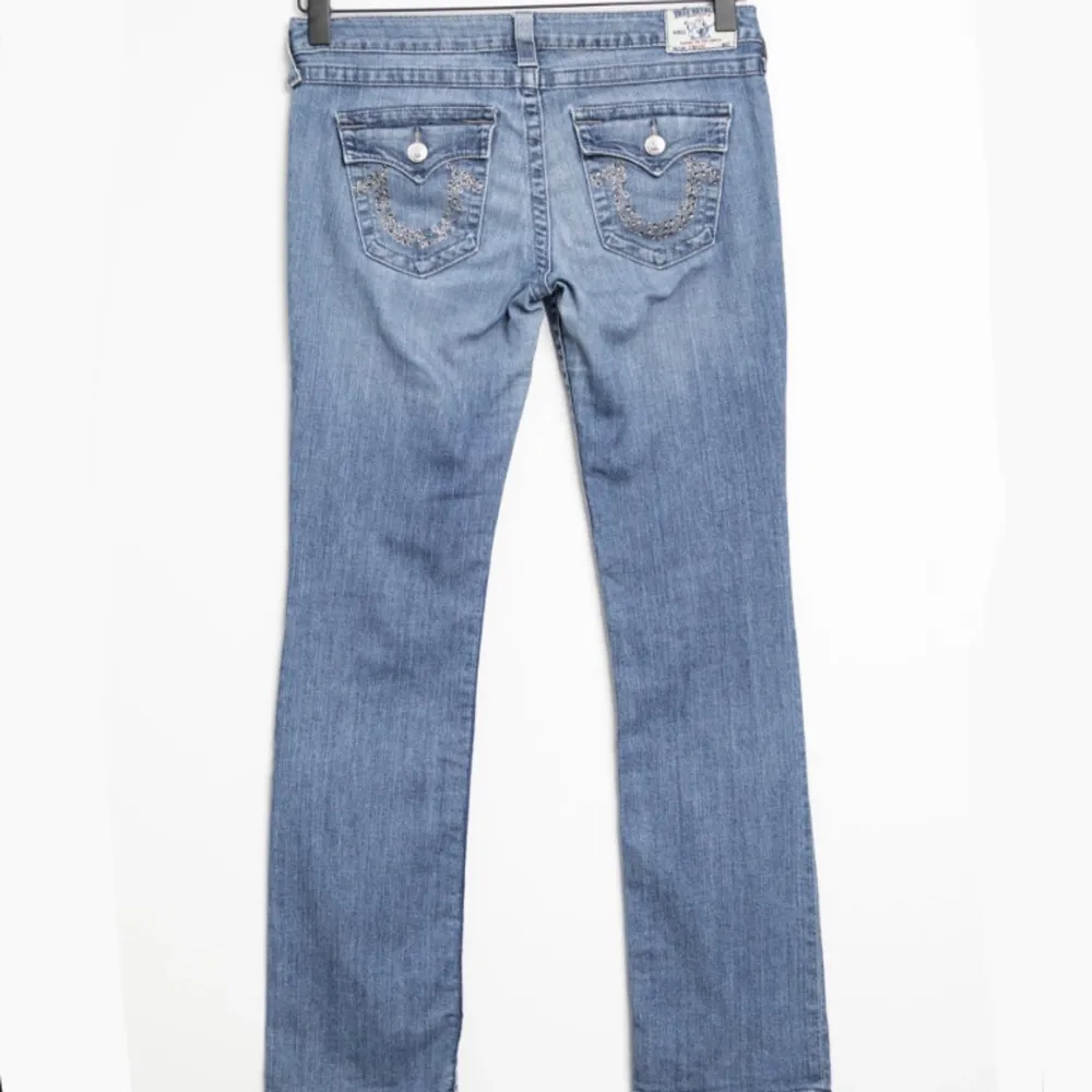 Jättefina True Religion jeans som är för stora för mig❤️( bilder från zalando ). Jeans & Byxor.
