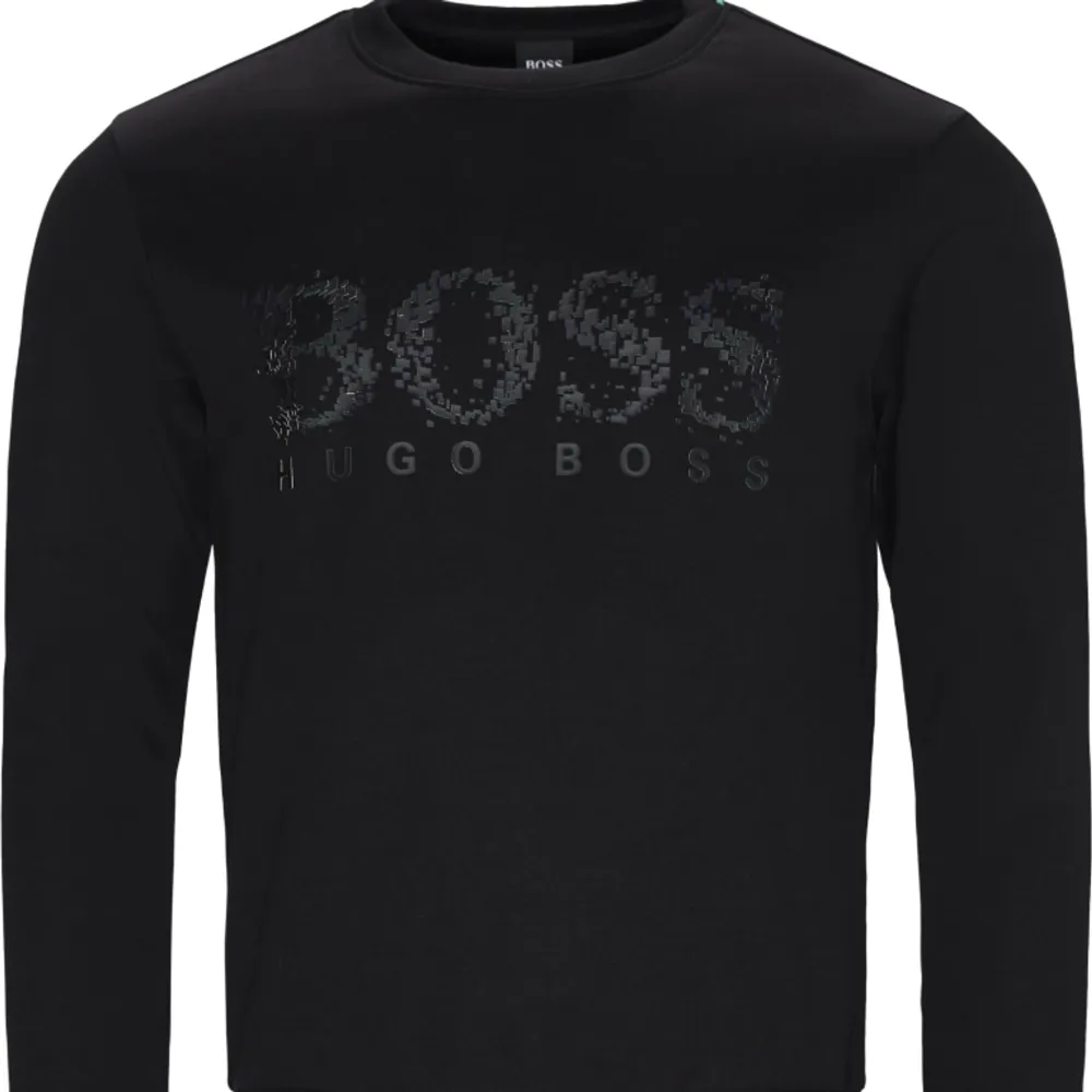 Svart sweatshirt från Hugo Boss. Tröjan är knappt använd, så nyskick.😊 . Hoodies.