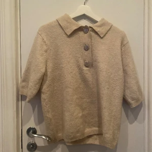 Blus från H&M - Bra skick, aldrig använd