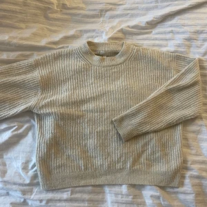 Stickad tröja - Ribbstickad tröja, säljare då en ej kommer till användning❣️