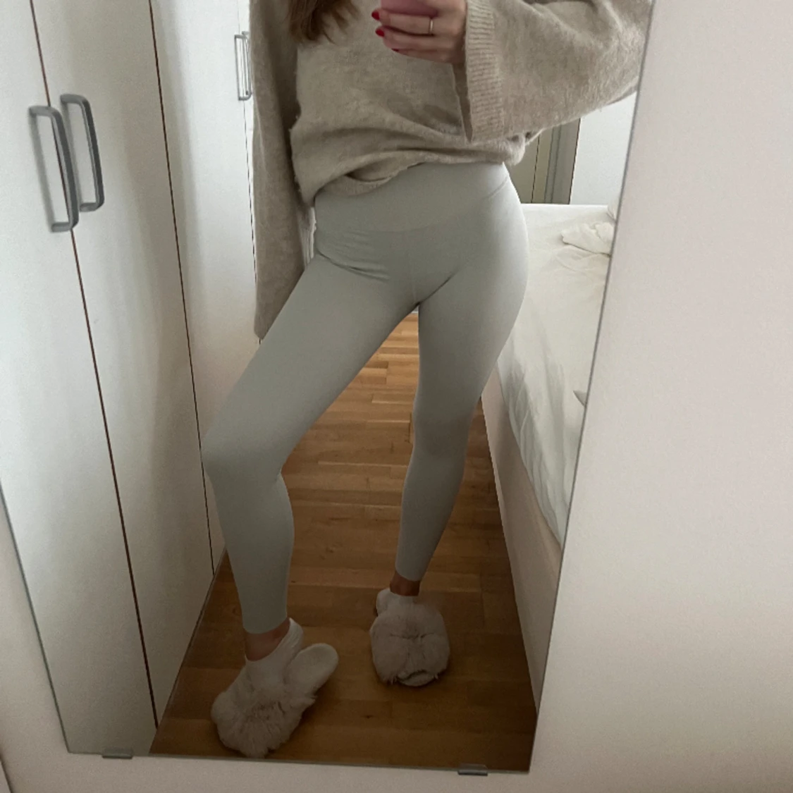 Ljusbeige tajts från H&M strl M