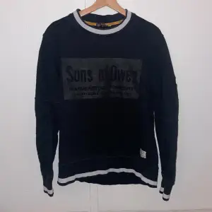 Sons of Owen sweatshirt i storlek S.