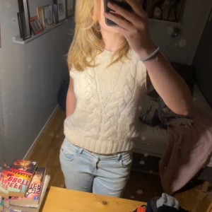 Mango stickad väst - Stickad väst från Mango, knappt använd💕