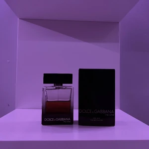 Dolce Gabbana The One EDP - Detta är en sensuell parfym som alla guzzar blir galna över, den är perfekt för kvällarna och för att fånga benätzen. Tveka inte att på att fråga ifall ni har frågor ☺️. 