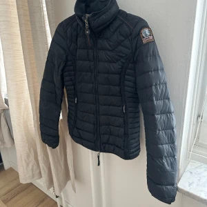 Parajumpers jacka - Parajumpers Jacka.   Storlek: s nypris är 3889kr säljer den för 1680kr  