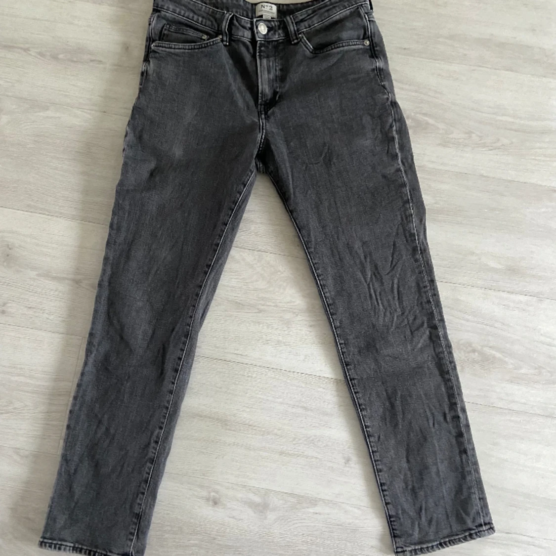 Gråa jeans