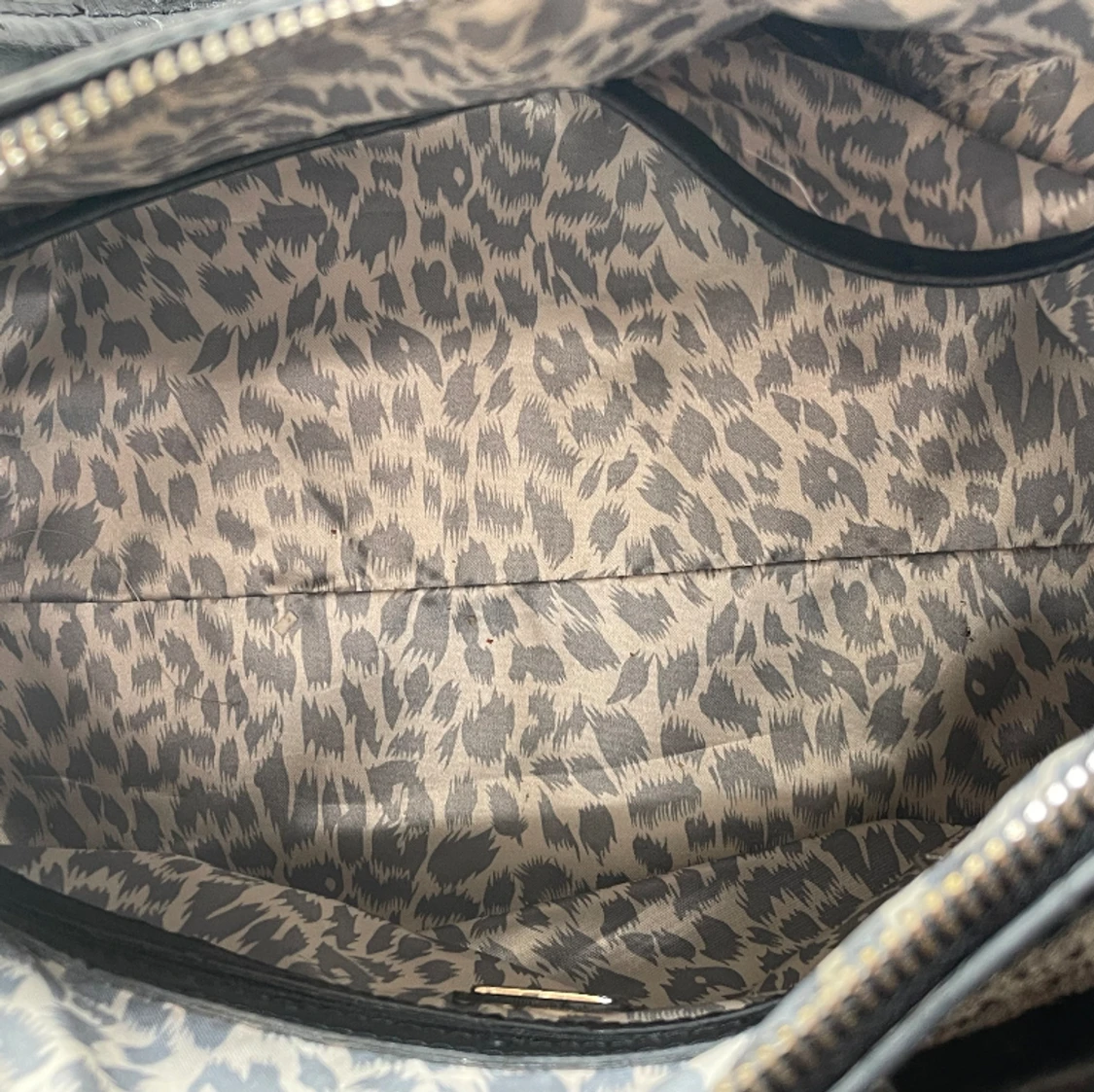 En äkta guess väska - 91