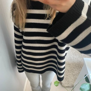 Storlek s - Stickad tröja från arket i storlek s, knappt använd 