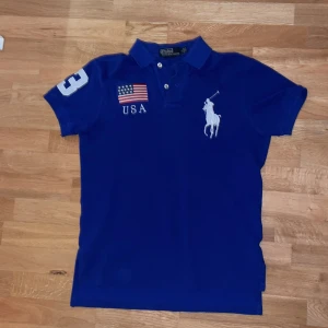 Ralph Lauren Big Pony Polo/piké USA  - Tvärrr snygg Polo/Piké från Ralph Lauren i väldigt bra skick, denna polon är extremt rare och sedd på Sematary 🇺🇸🇺🇸🇺🇸😂😂🙏🙏💯🕊️📲