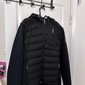 Parajumpers jacka  - Storlek L, Pris går att diskuteras..  Mvh 
