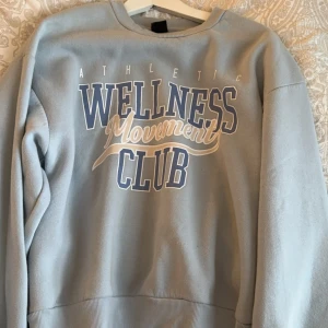 Sweatshirt  - Sweatshirt ifrån gina i storlek S, super fint skick då den är väldigt lite använd 💗