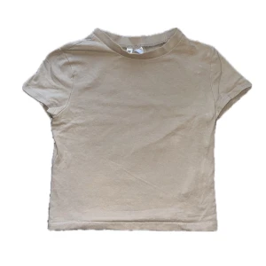 Baby tee - Mini t-shirt från h&m 💕 Knappt använd