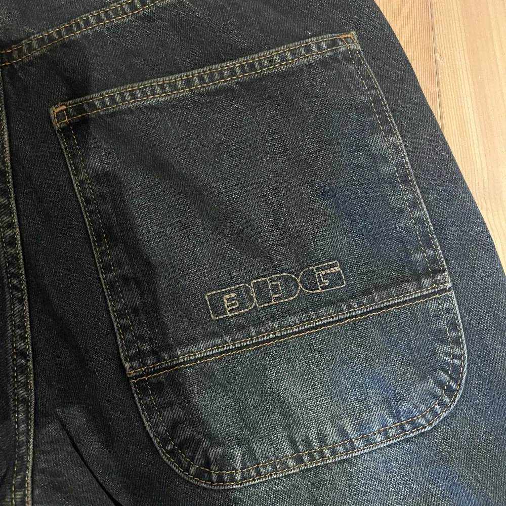 BDG Skater Jeans från Urban outfitters  Storlek 32x34 Använda 1 gång, som nya  Är öppen för bud, skriv vid frågor!. Jeans & Byxor.