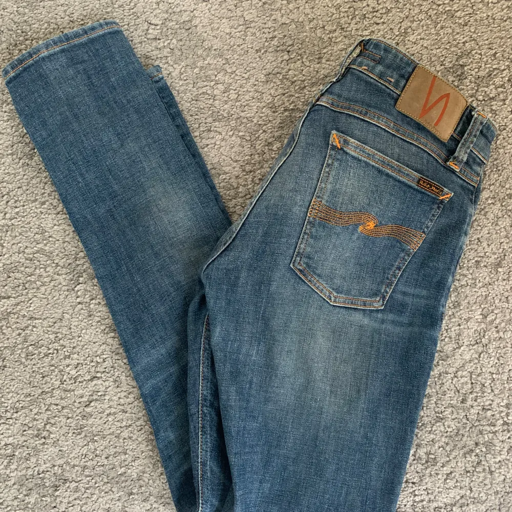 Ett par Nudie jeans storlek 29 32  bra skick! Sitter bra runt benen. Modellen är skinny lin. Jeans & Byxor.