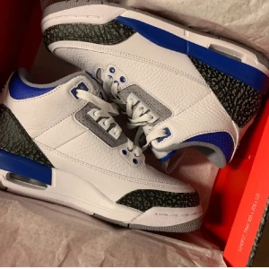 Air Jordan 3 - Säljer även dessa air jordan 3 som jag även har köpt här på plick, säljer dessa då jag aldrig använder dem 🩷 hör av er vid fler frågor/bilder 
