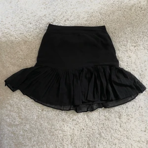 Kjol från nakd - Använd 1 gång, storlek 36. Inga skador eller märken finns! Kan postas eller mötas upp i Ängelholm 💕