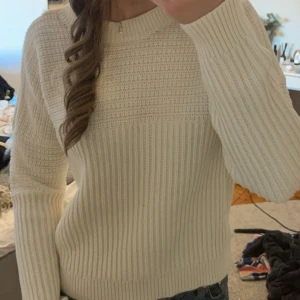 Vit stickad tröja - Fin stickad tröja ifrån Esprit, bra skick💕